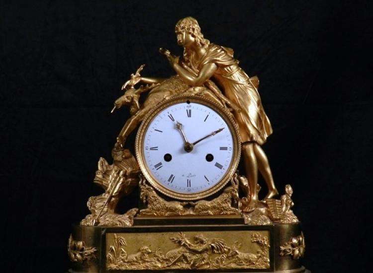 Reloj con la diosa Artemisa, anverso