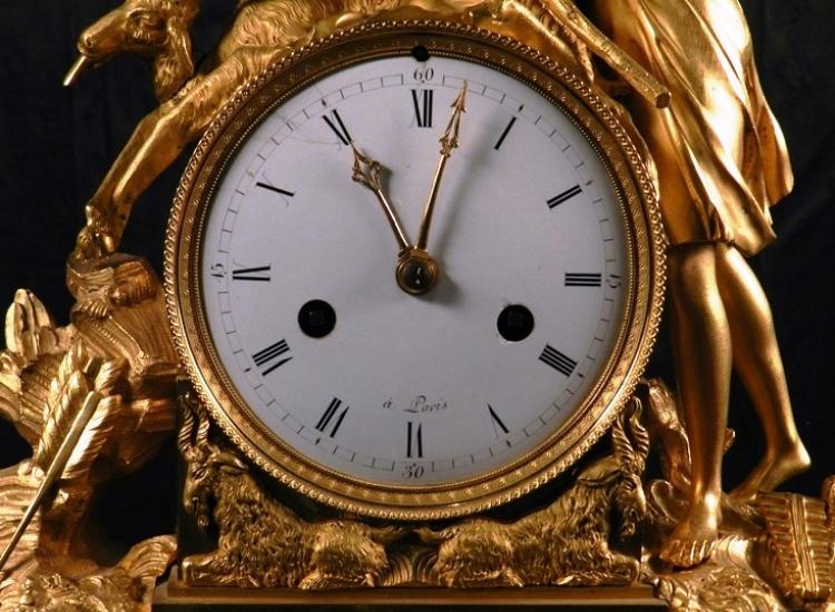 Reloj con la diosa Artemisa, detalle esfera
